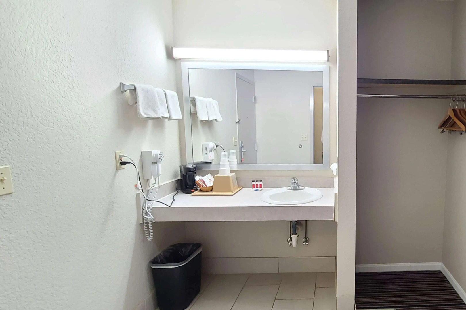 Super 8 by Wyndham Missouri Valley