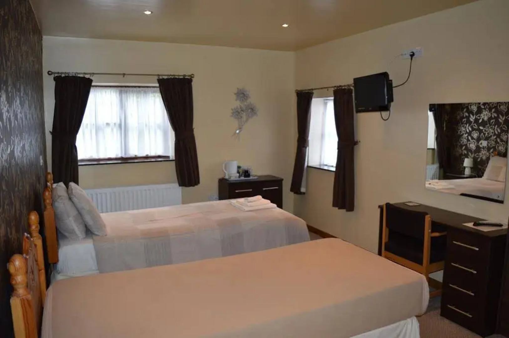 Hopley House Bed & Breakfast