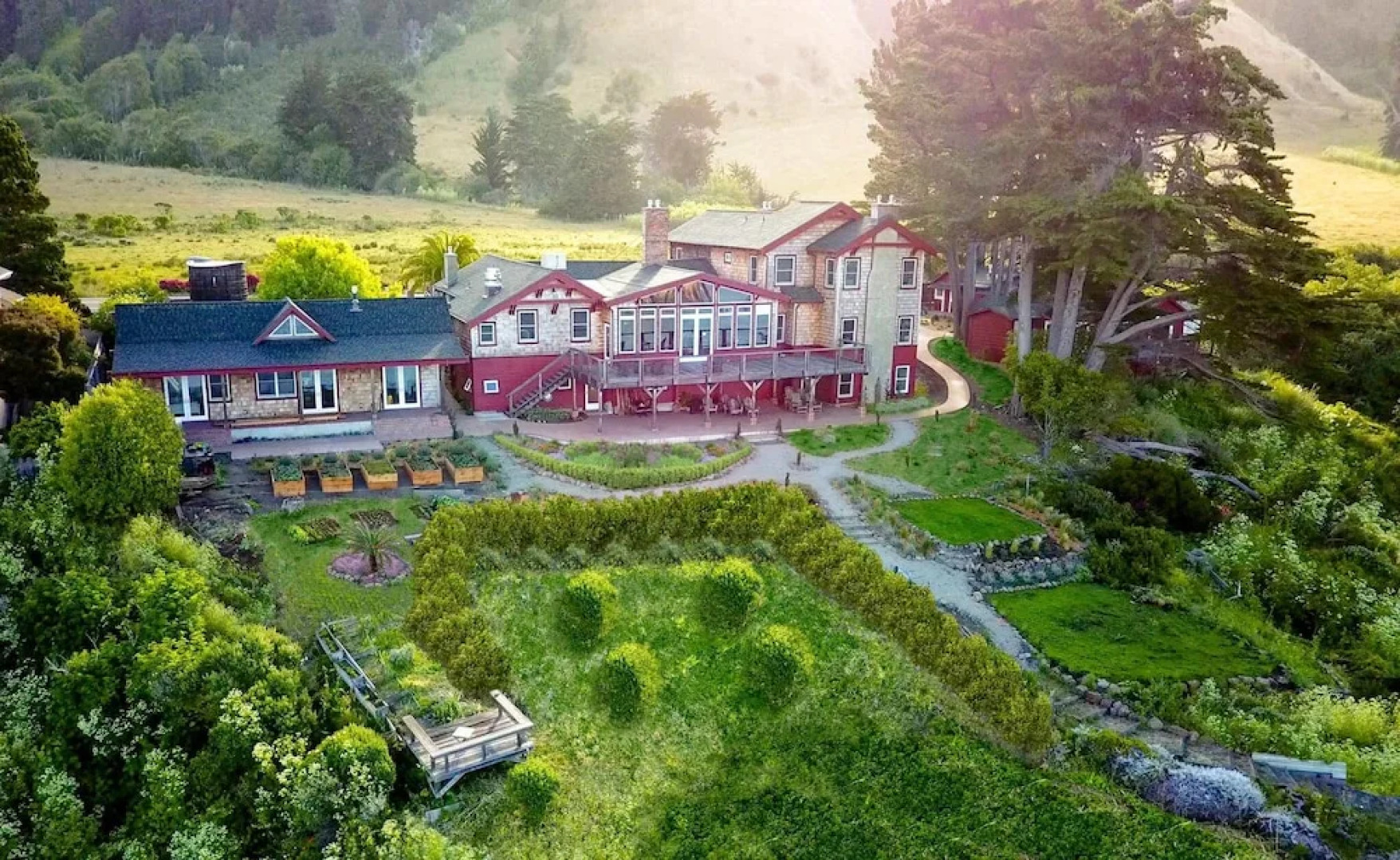 The Harbor House Inn