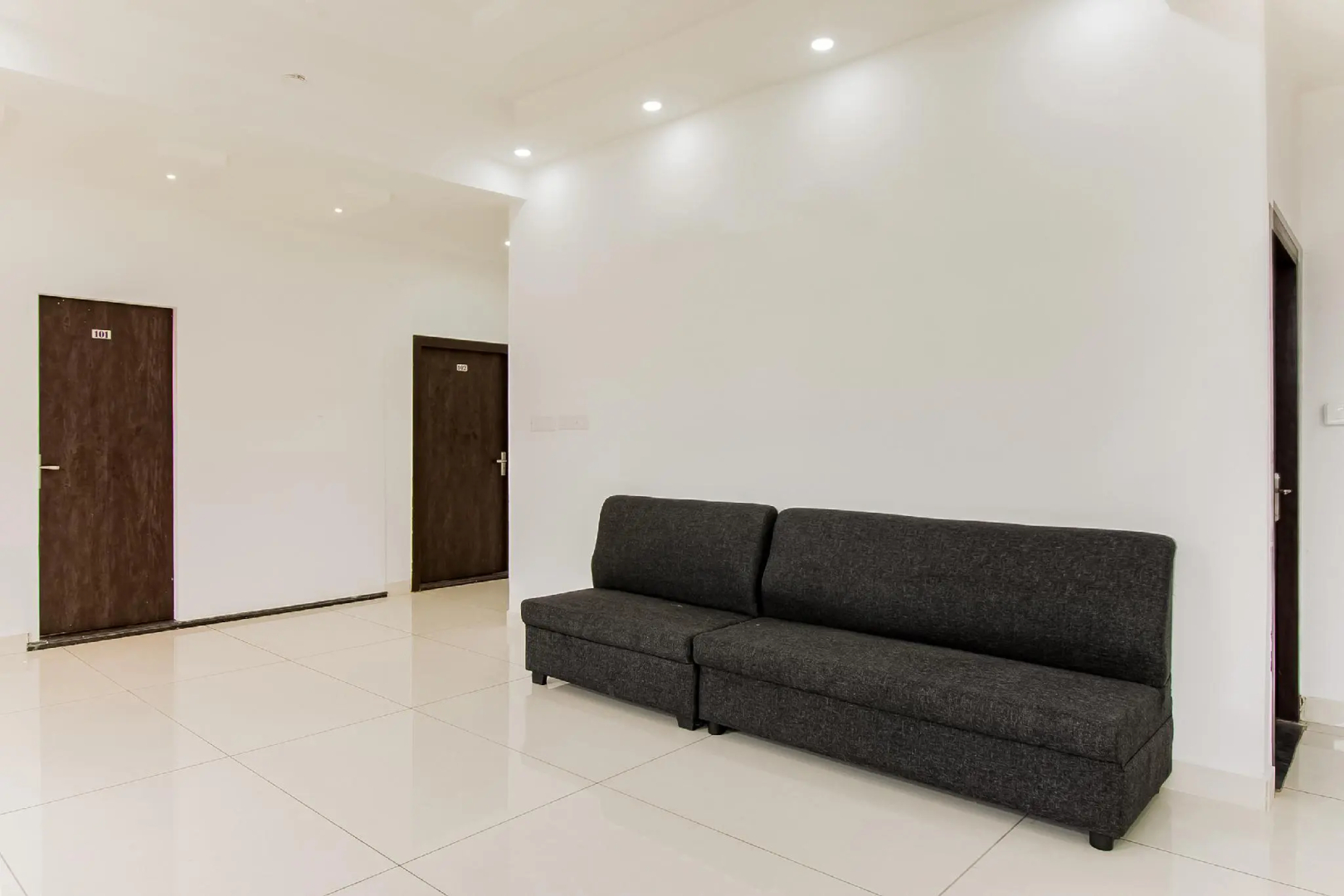 OYO 40630 Sriman Inn