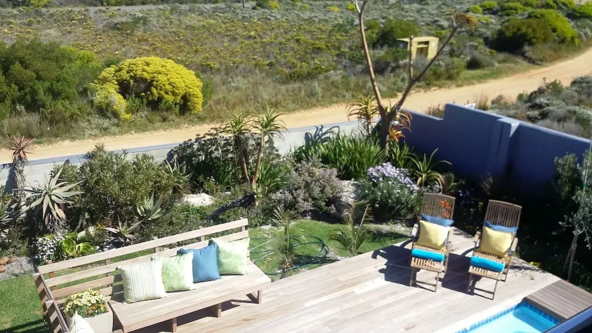 Stay at Friends (Guest house)