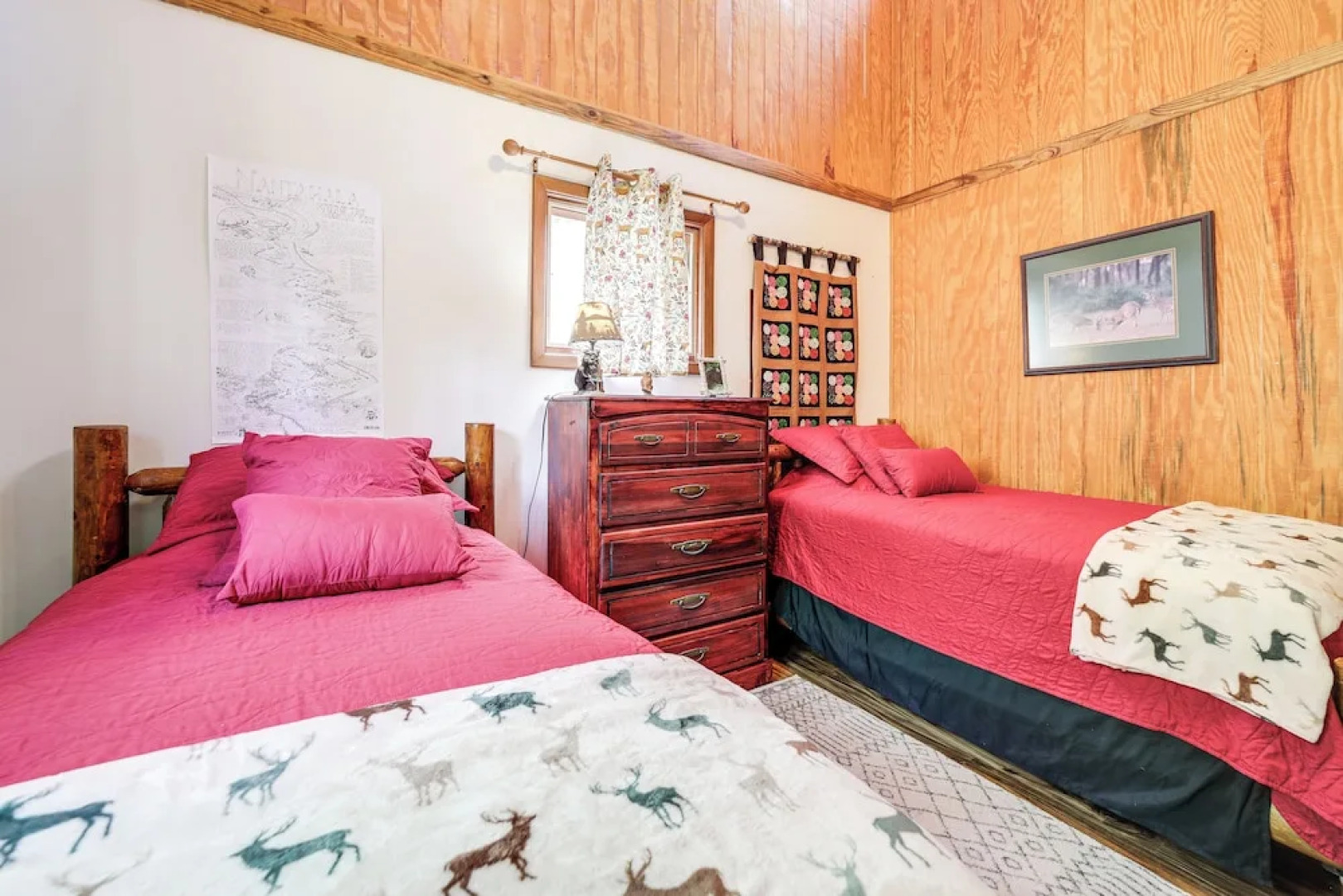 Creekside Cabin w/ Deck & Grill in Whittier!