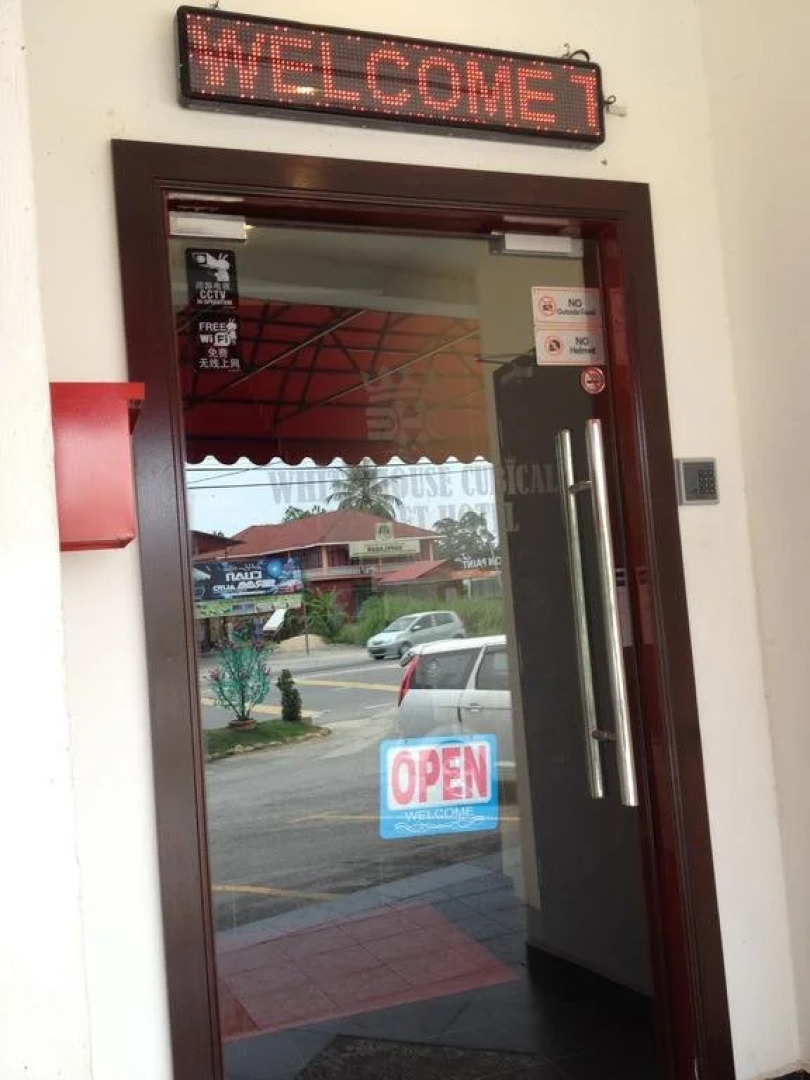 White House Cubical Hotel