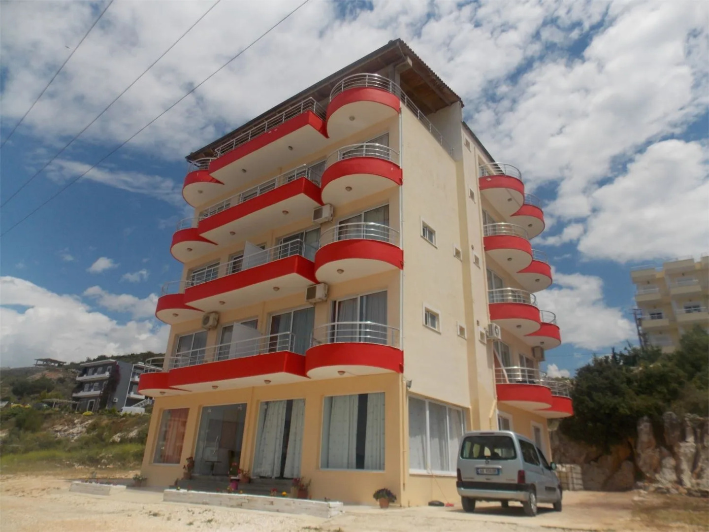 Damian Saranda Hotel