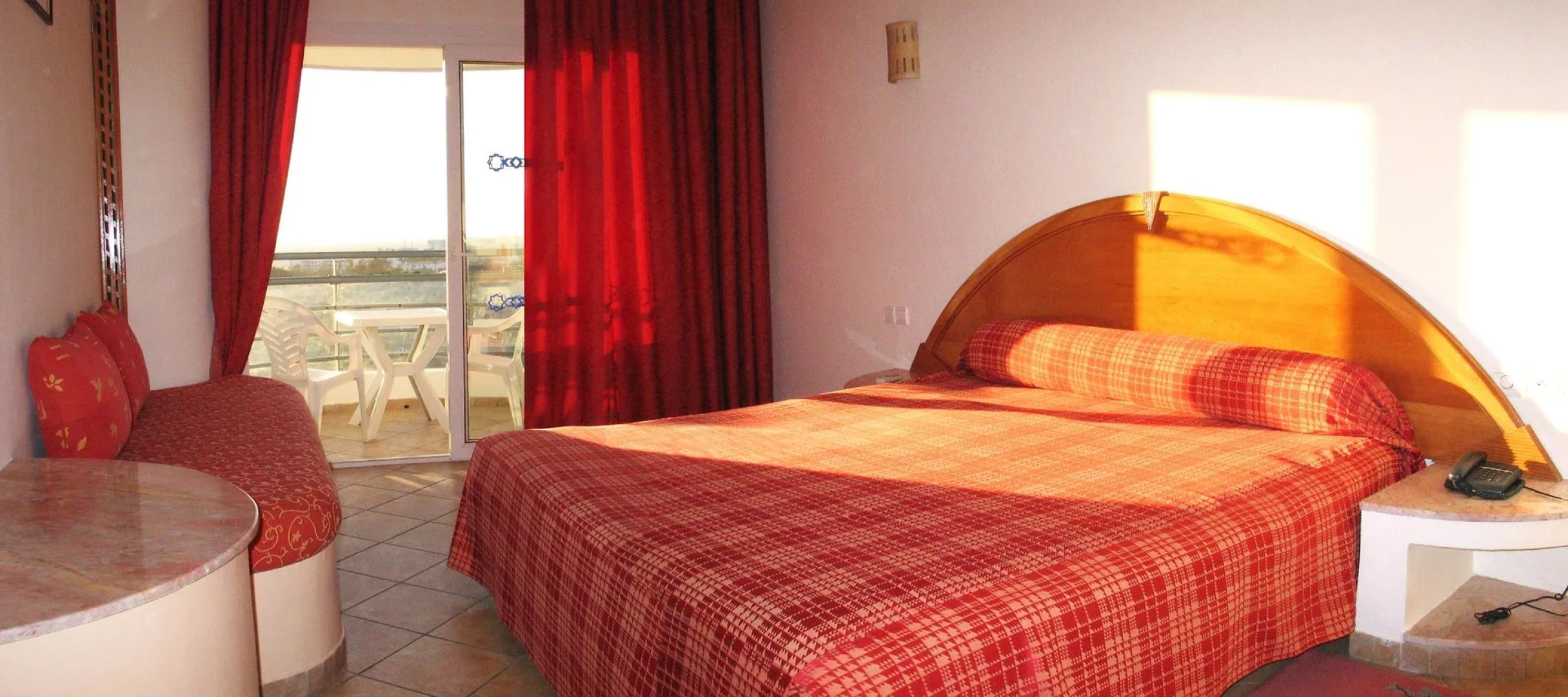 Intouriste Hôtel & Suites