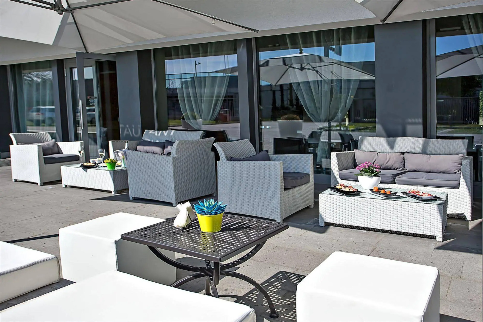 One Hotel & Restaurant