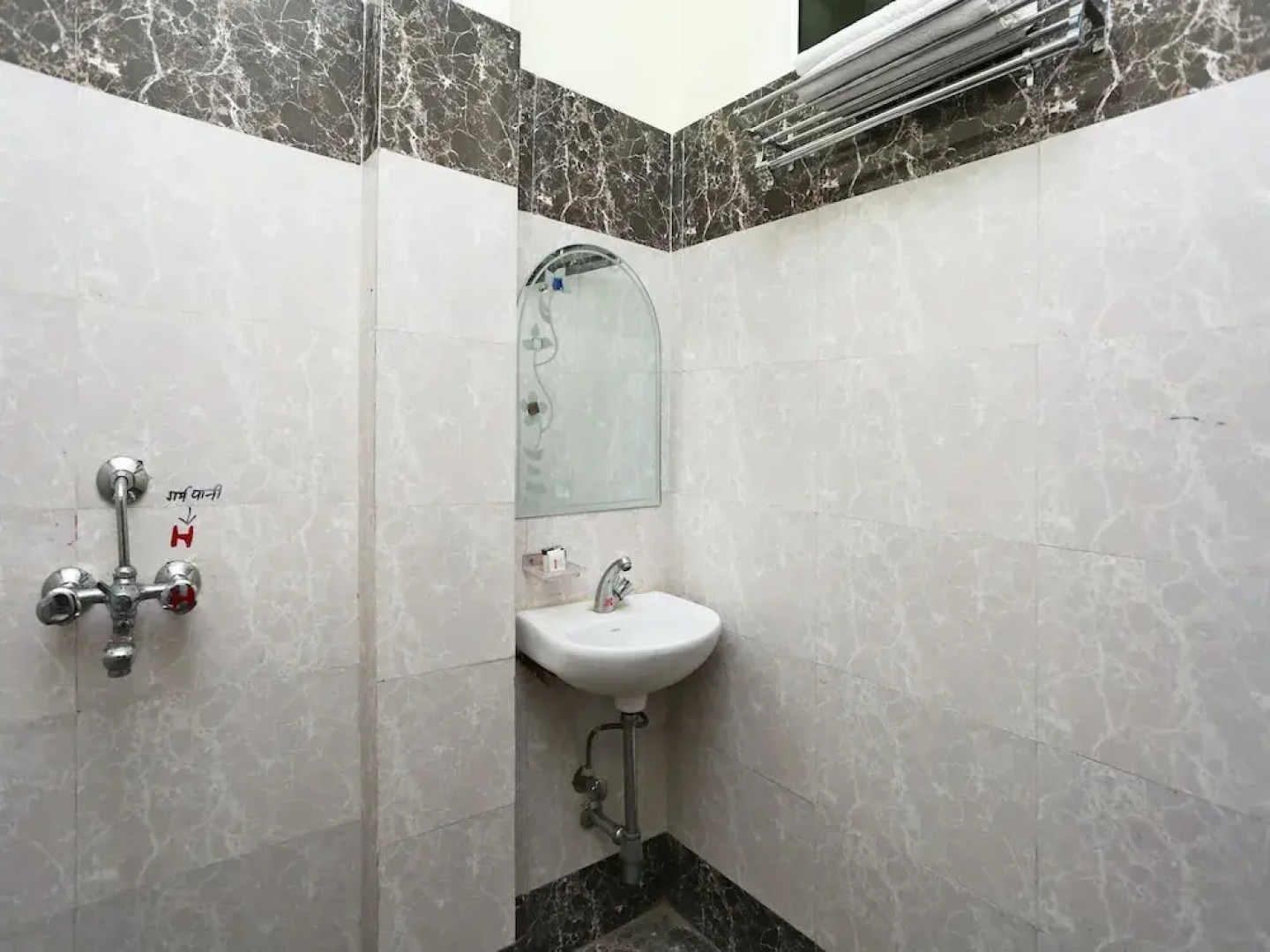 OYO 27686 Hotel Chandra Garden