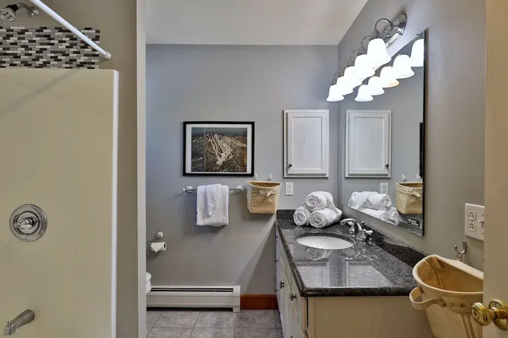 Cortina Mountain Chalet - Outdoor Hot Tub - Close To Pico And Killington Mountains 3 Bedroom Home