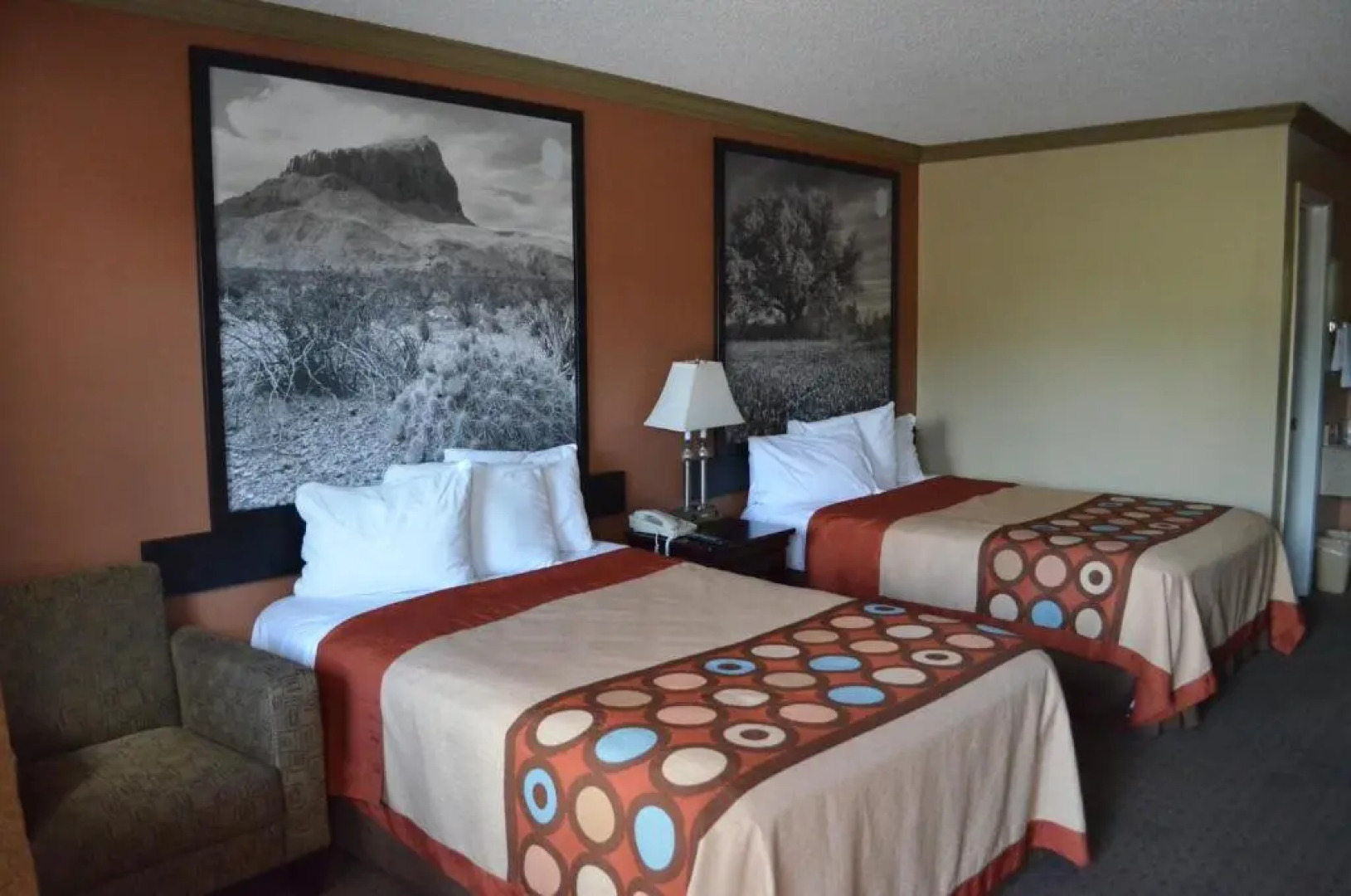 Hill Country Inn and Suite