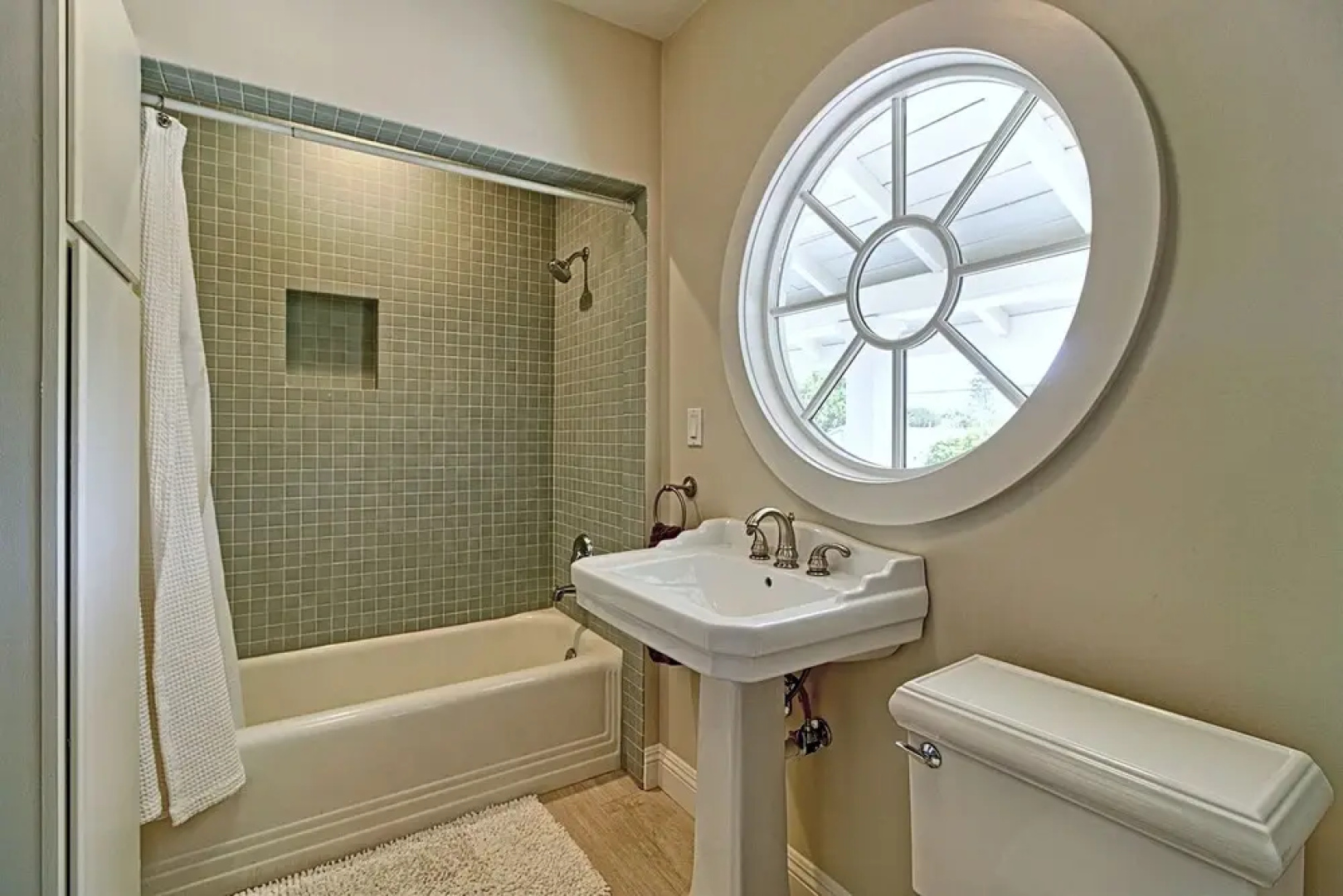 Montecito Luxe Home "location, Location, Location!!" 4 Bedroom Residence by Redawning