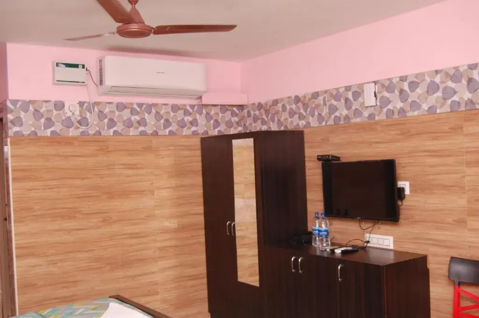 Hotel Adhi Residency - Cleanliness & Friendliness Room VL Vardharaja Temple