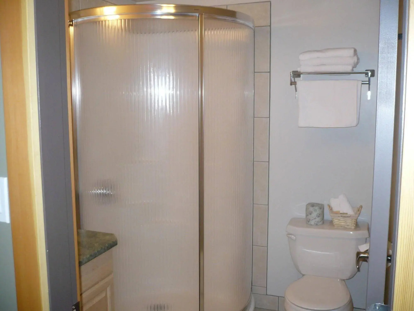 Basecamp Lodge Golden