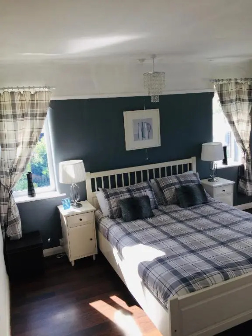 Sunnyside - Large Seaside Home with views and Hot Tub