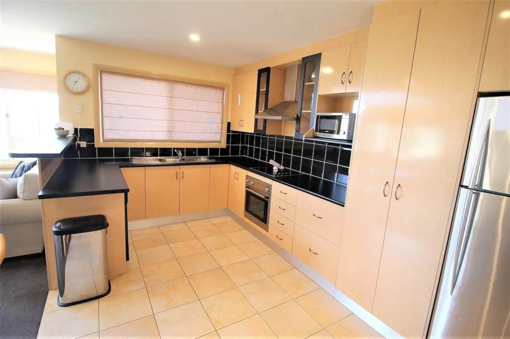 Torino 6 - Lake Jindabyne & Snowy Mountain Views