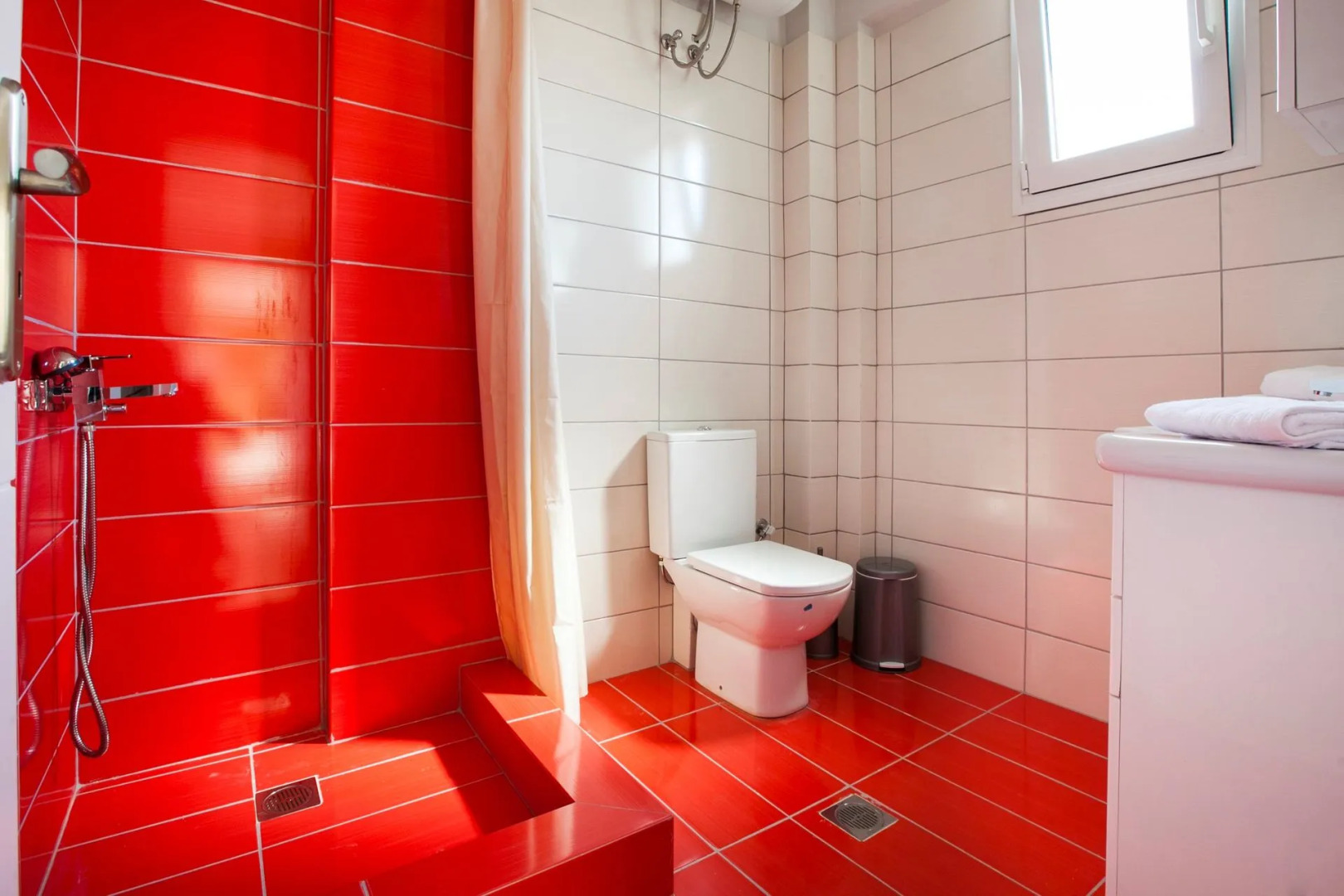 Meliti Waterfront Suites