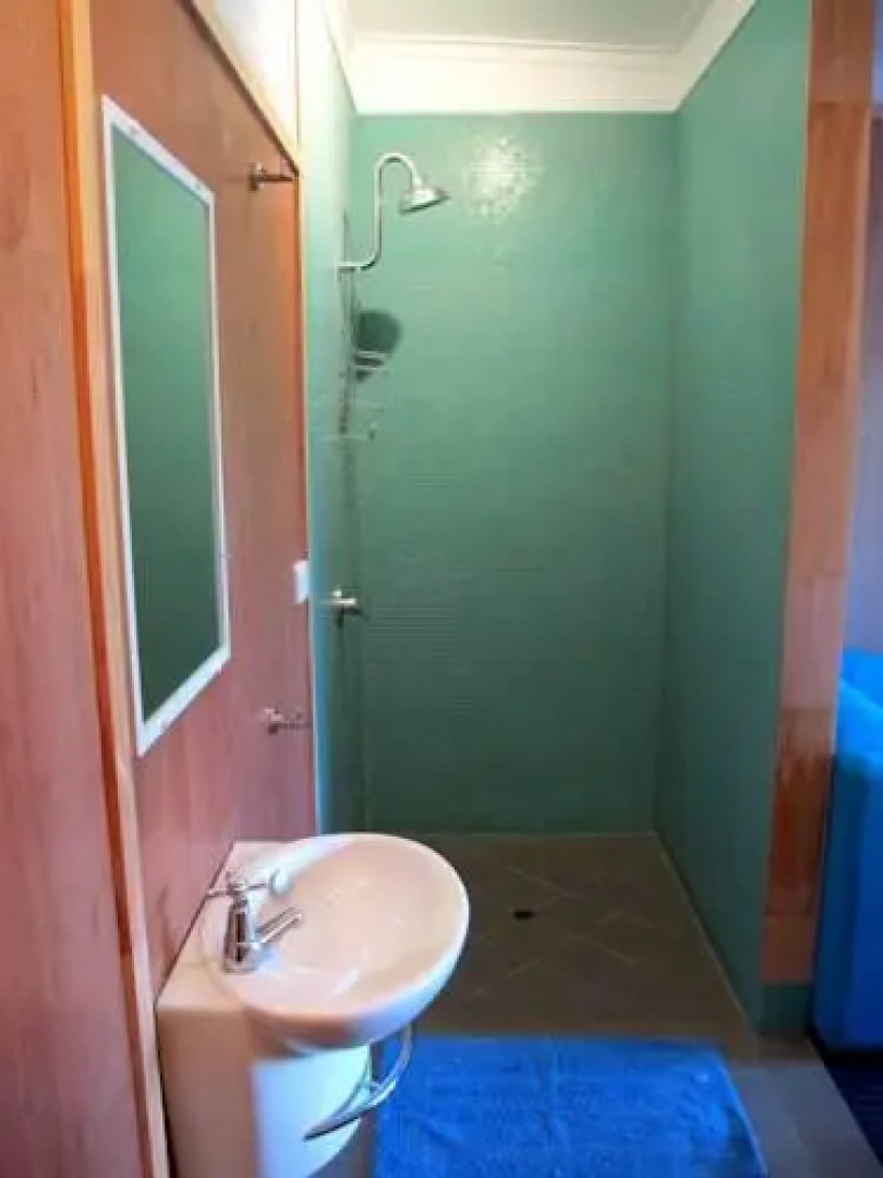 Dolphins Beach House - Hostel