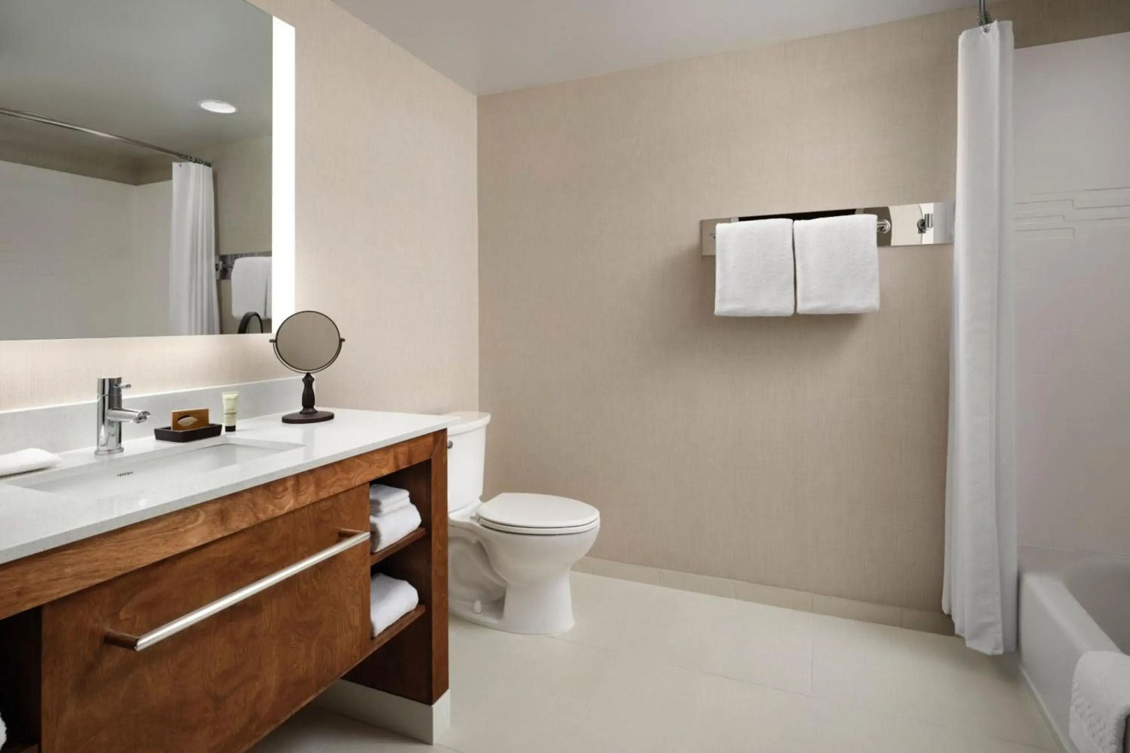 Inn at Bellefield / Hyde Park