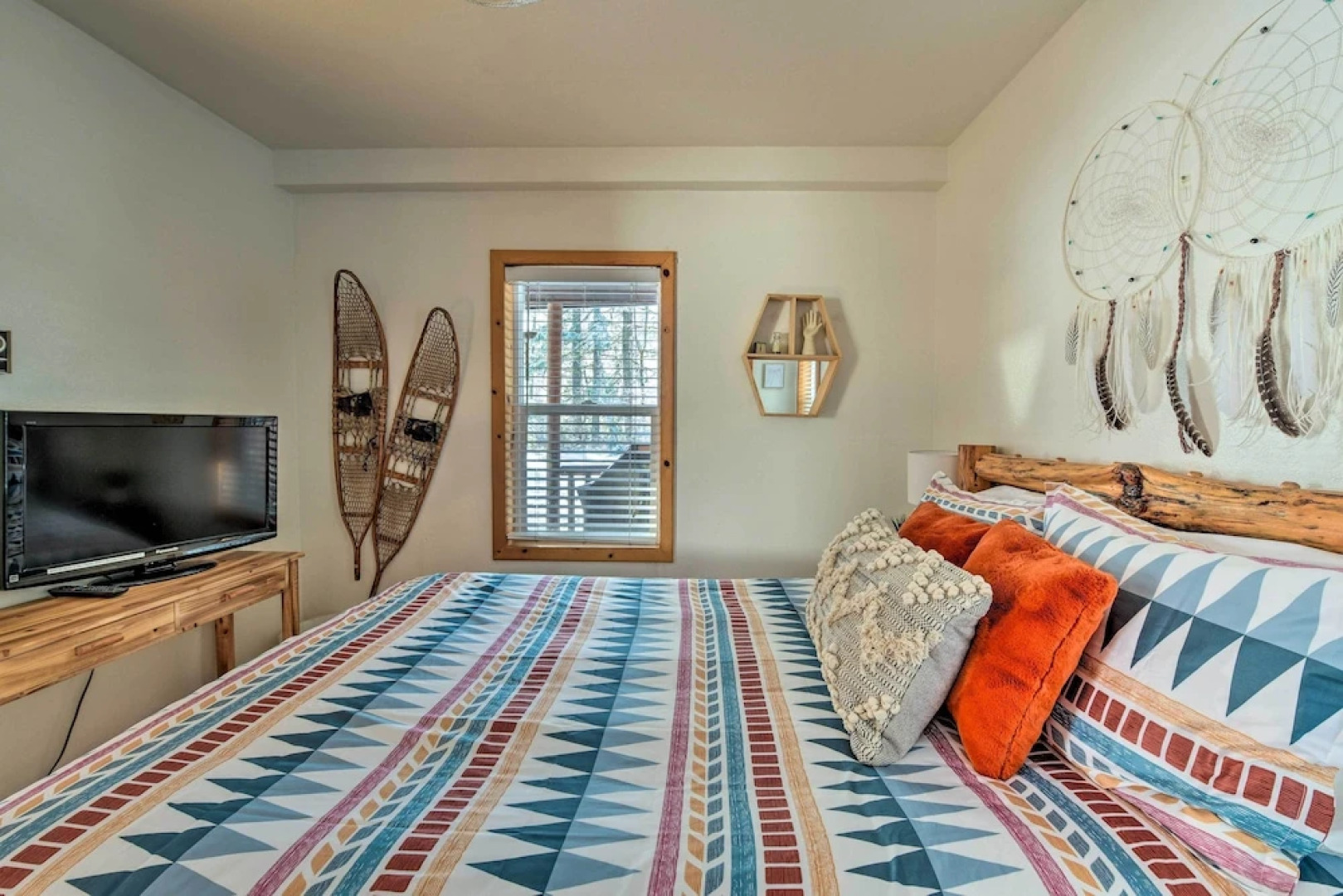 Mysty Mountain Cabin on River: Near Stevens Pass!