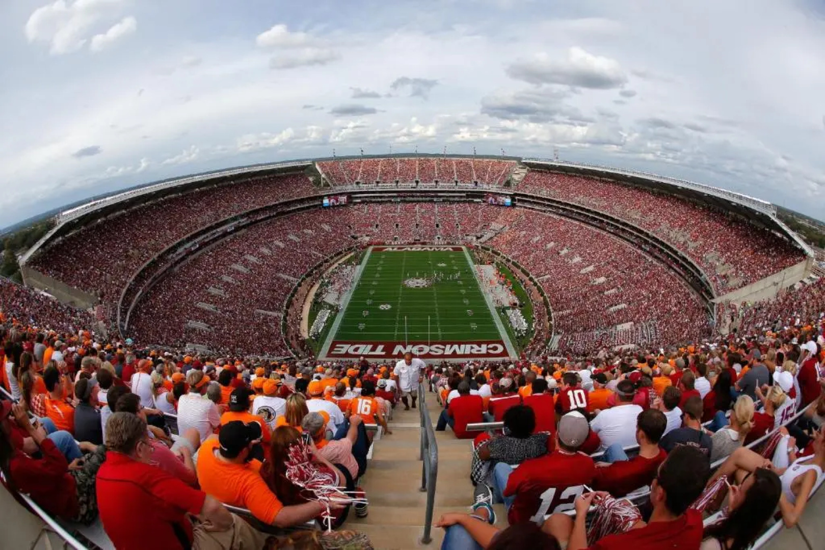 The Crimson Retreat Only 5 Miles to the Stadium BBQ Coffee Games
