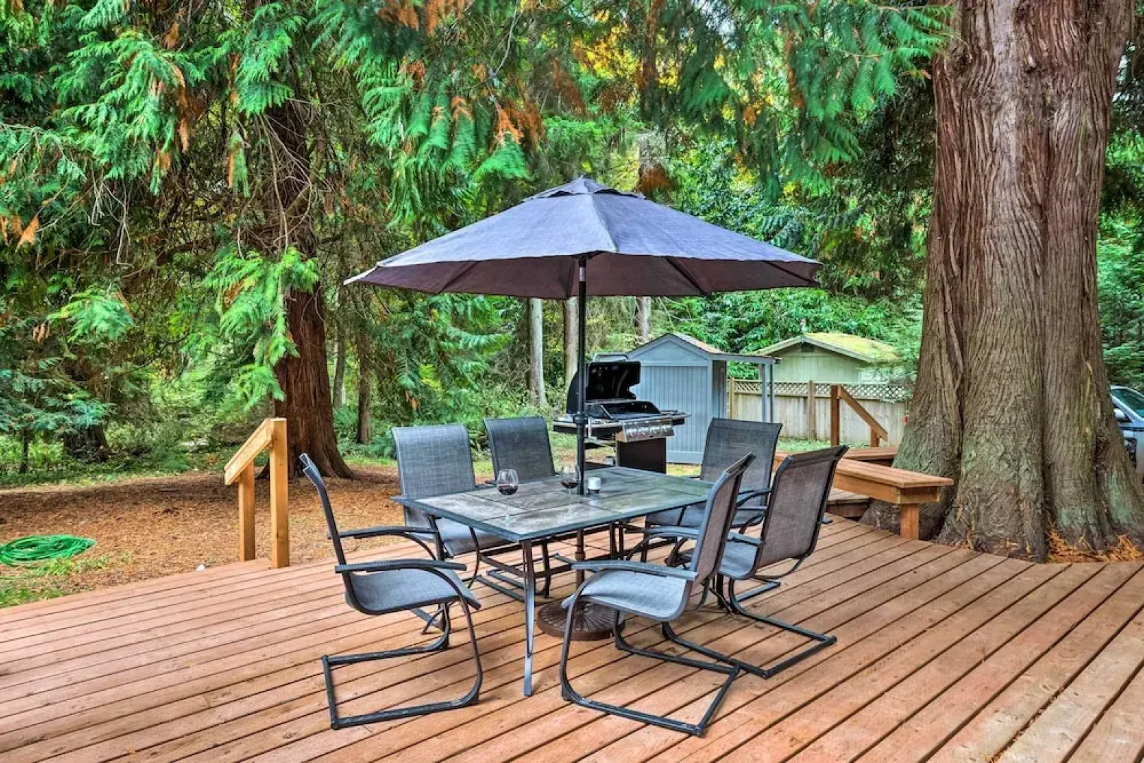 House w/ Deck on Whidbey Island, 1 Mi From Shore!