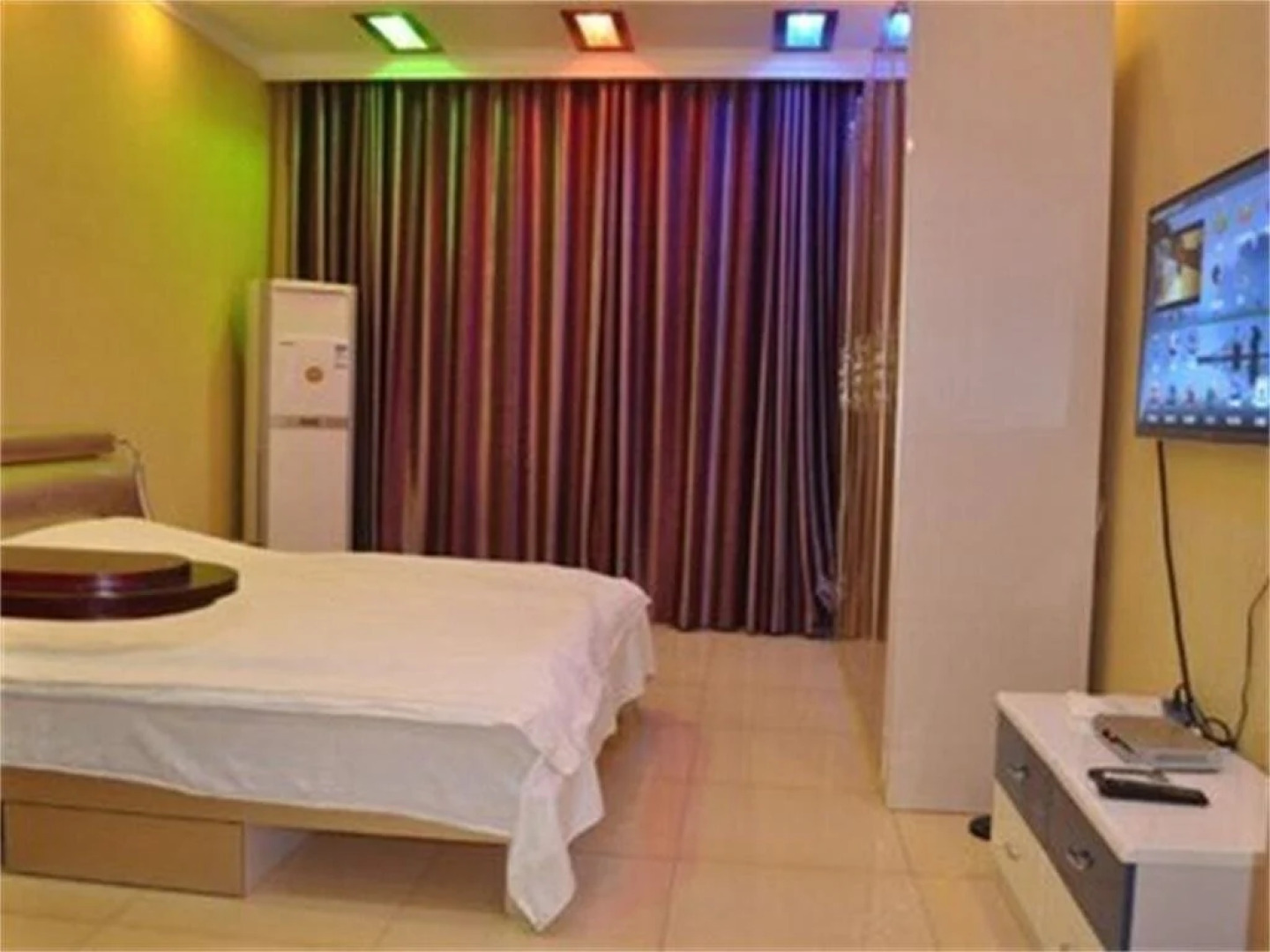 Anxian zhaozhuang Luofushan Huacheng Hotel