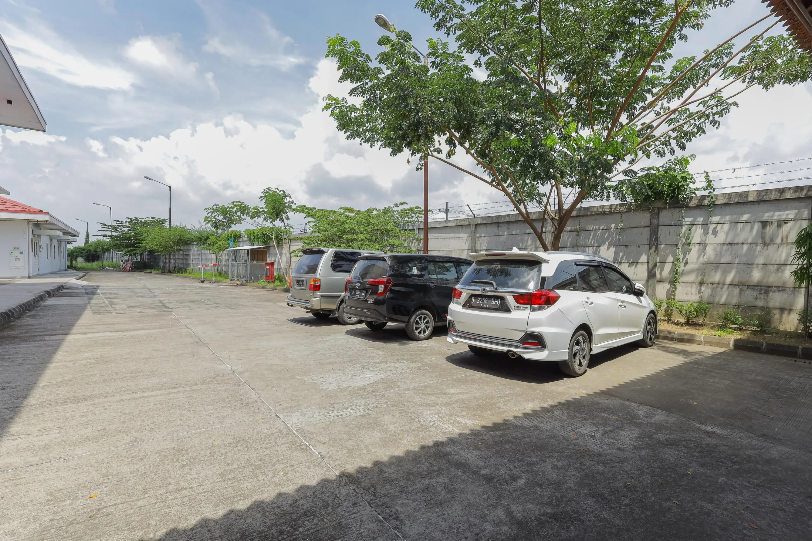 RedDoorz near Juanda Airport T1