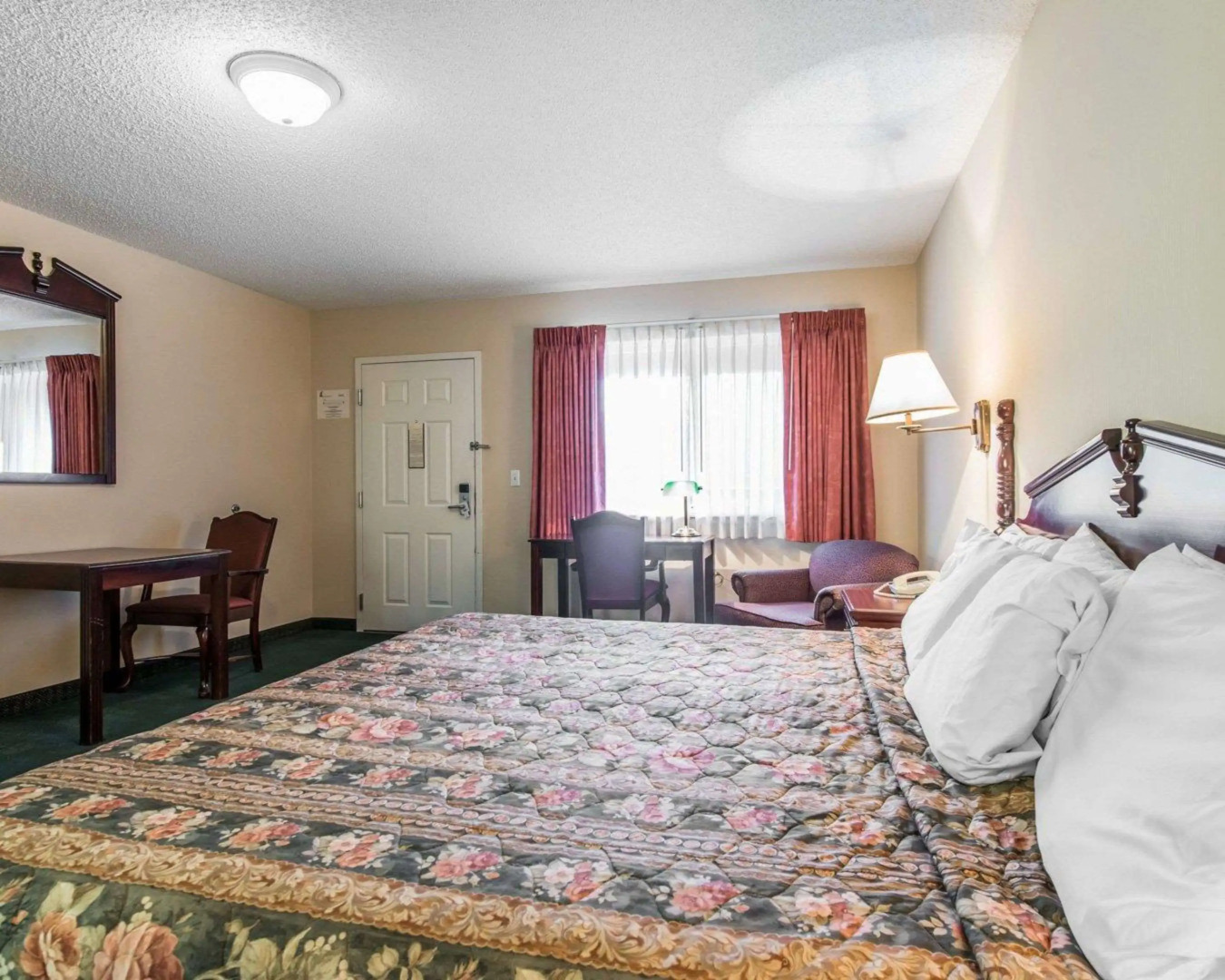 Quality Inn & Suites Manitou Springs at Pikes Peak