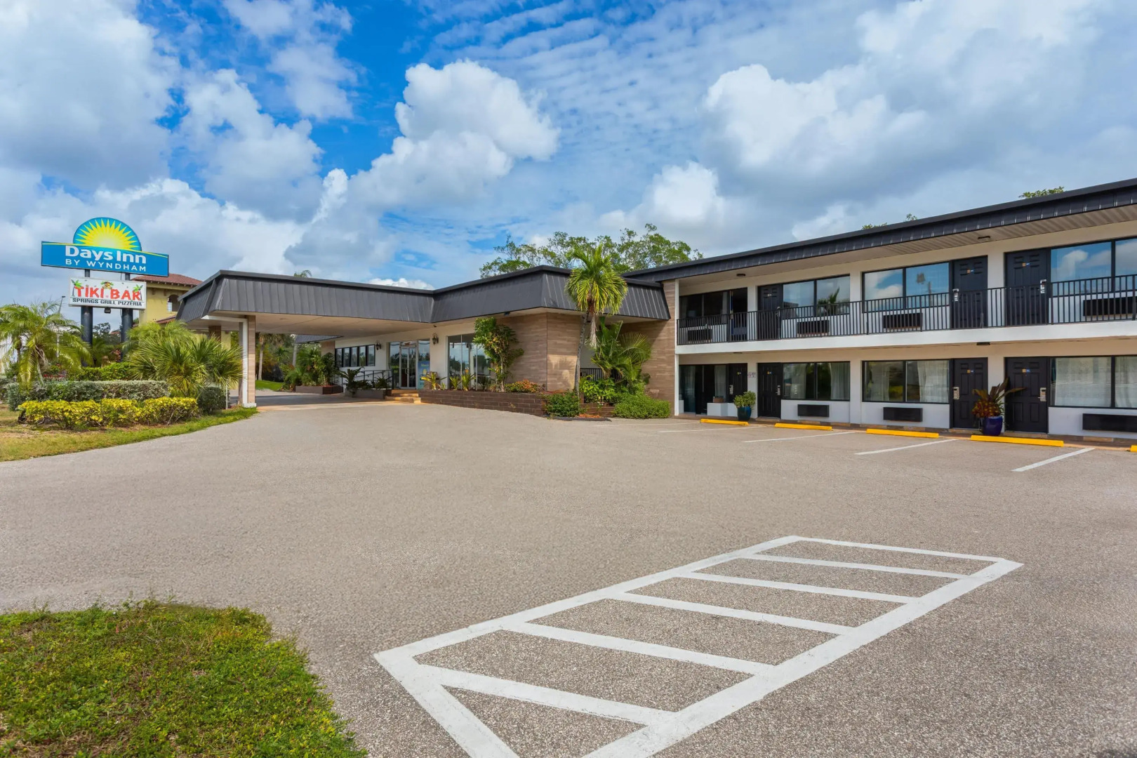 Days Inn by Wyndham Fort Myers Springs Resort