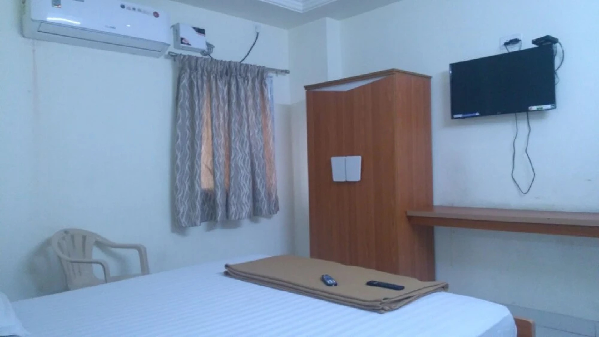 Iroomz Murgan Residency