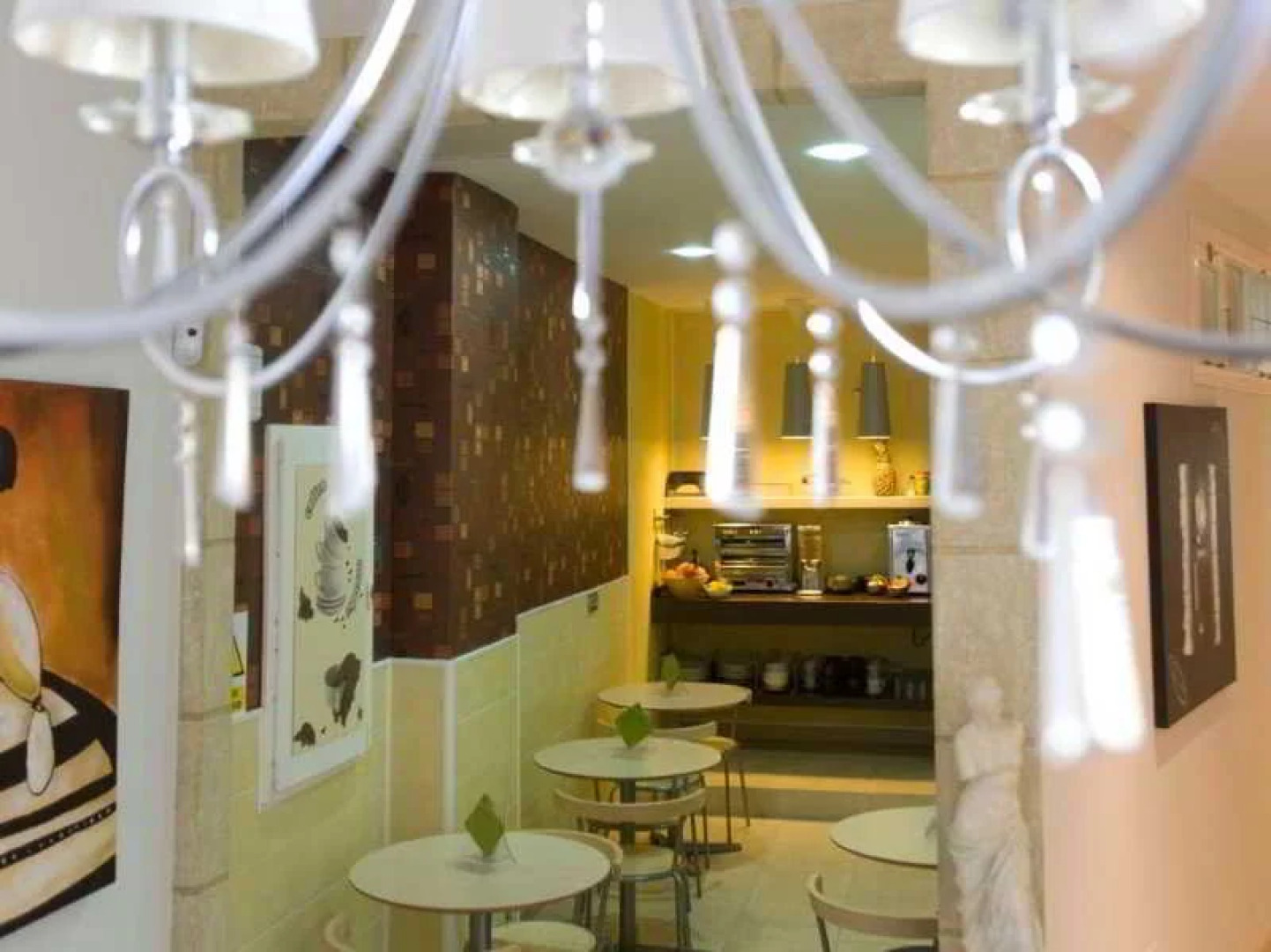 Hospederia Almundo by Alexandra Realty