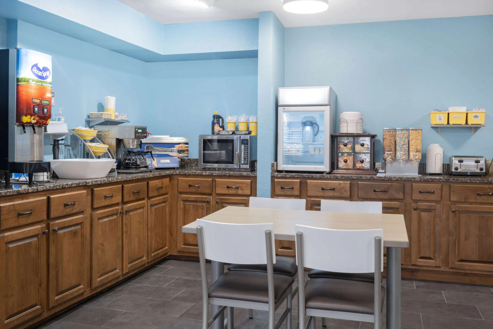 Days Inn by Wyndham Hamilton