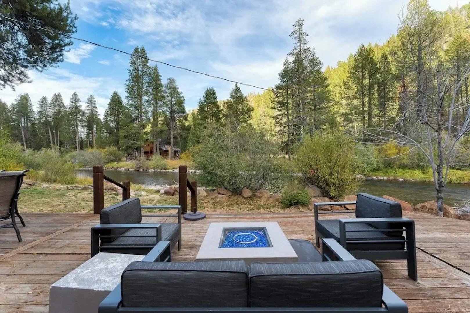 Riversong Lodge by Avantstay Sauna + Hot Tub On The Truckee River