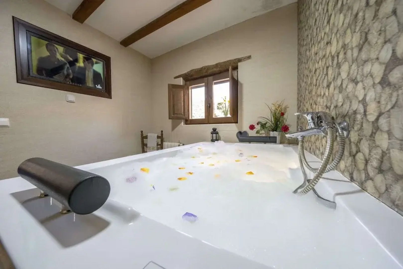 Romantic House for 2 or 4 People With Jacuzzi