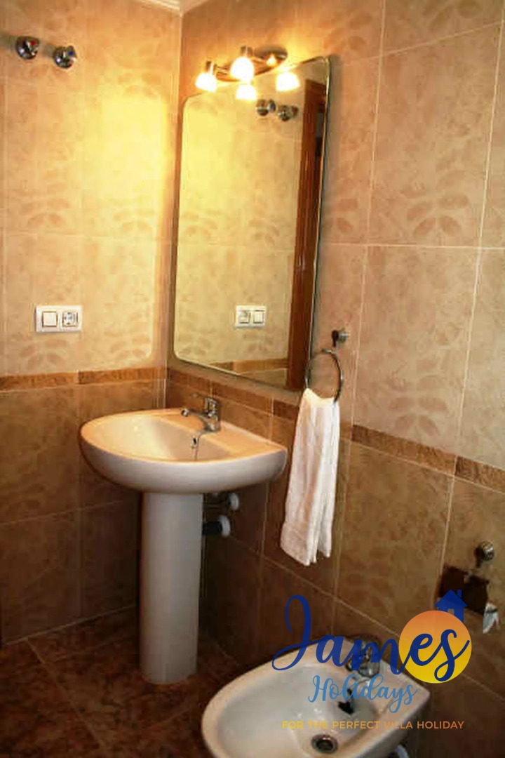 La Cinuelica R14 grd flr apt overlooking pool L124