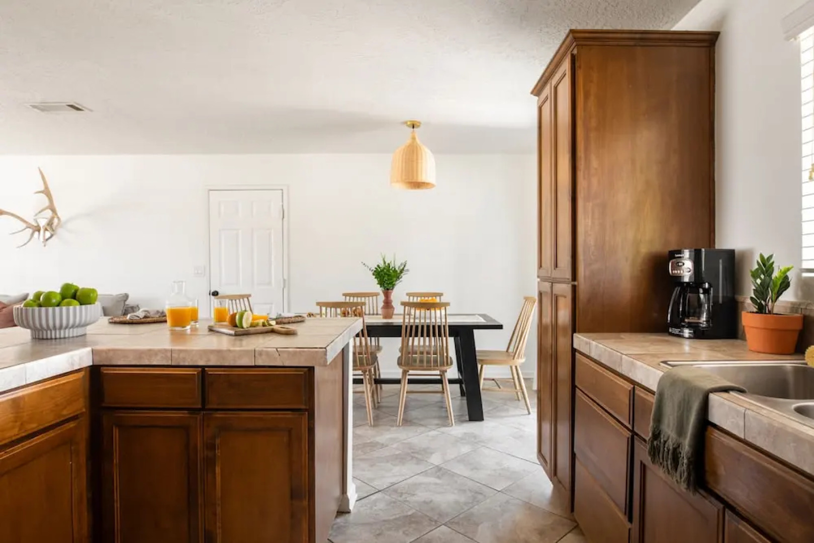 Roadrunner by Avantstay Gorgeous Desert Getaway w/ Spacious Yard & Mountain Views