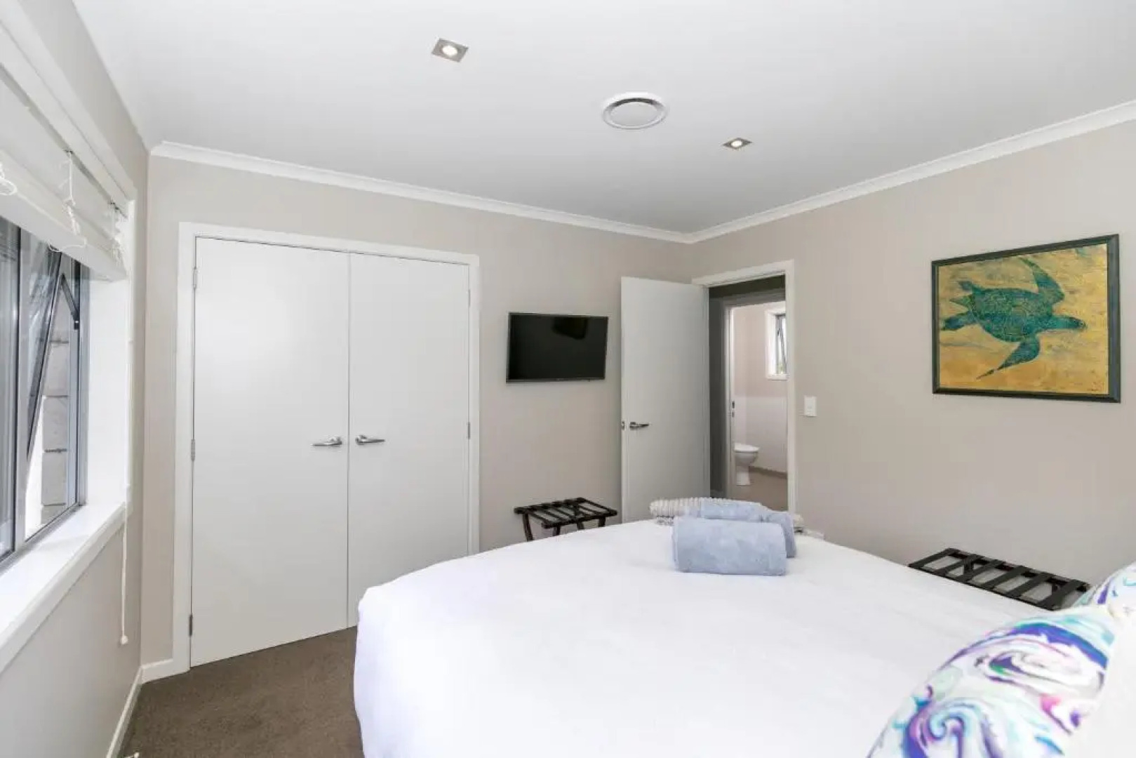 Spacious Modern Two-Bedroom Apartment