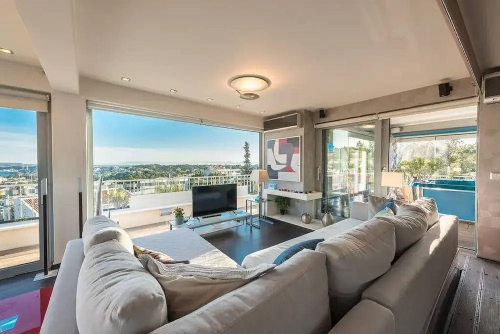 Sea View Apartment with Hot Tub & Sauna