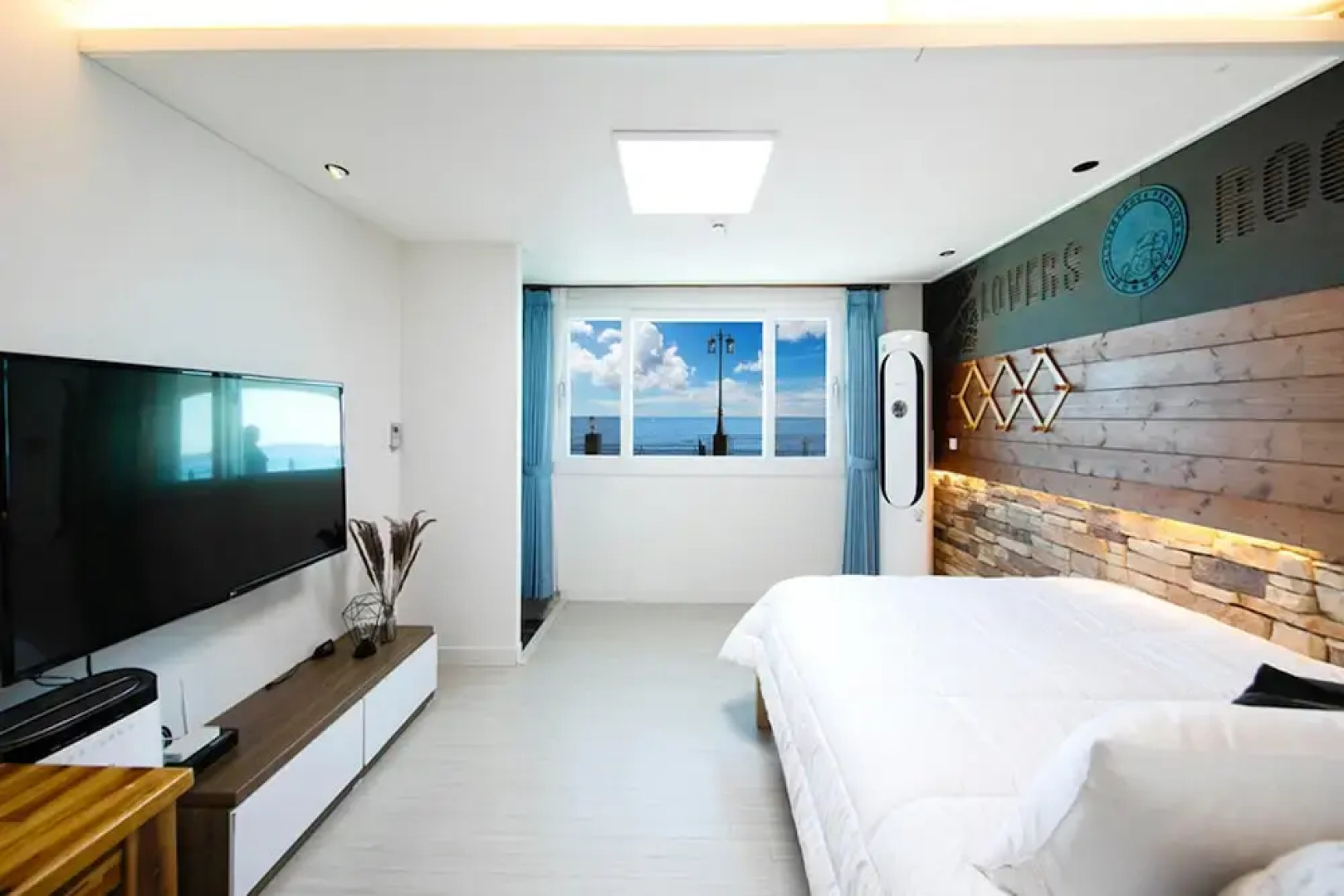 Pohang Couple Stone Pension