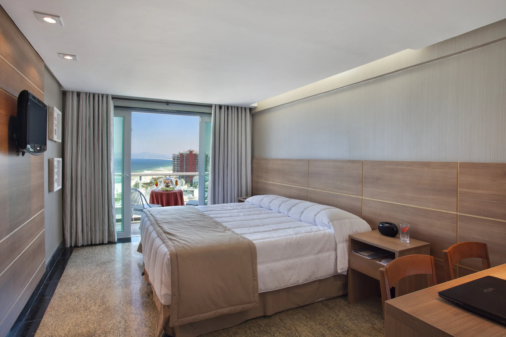 Royalty Barra Hotel