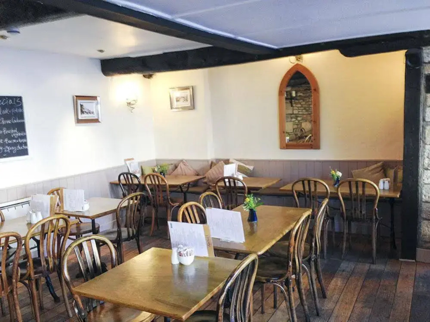 Priory Tearooms Burford With Rooms