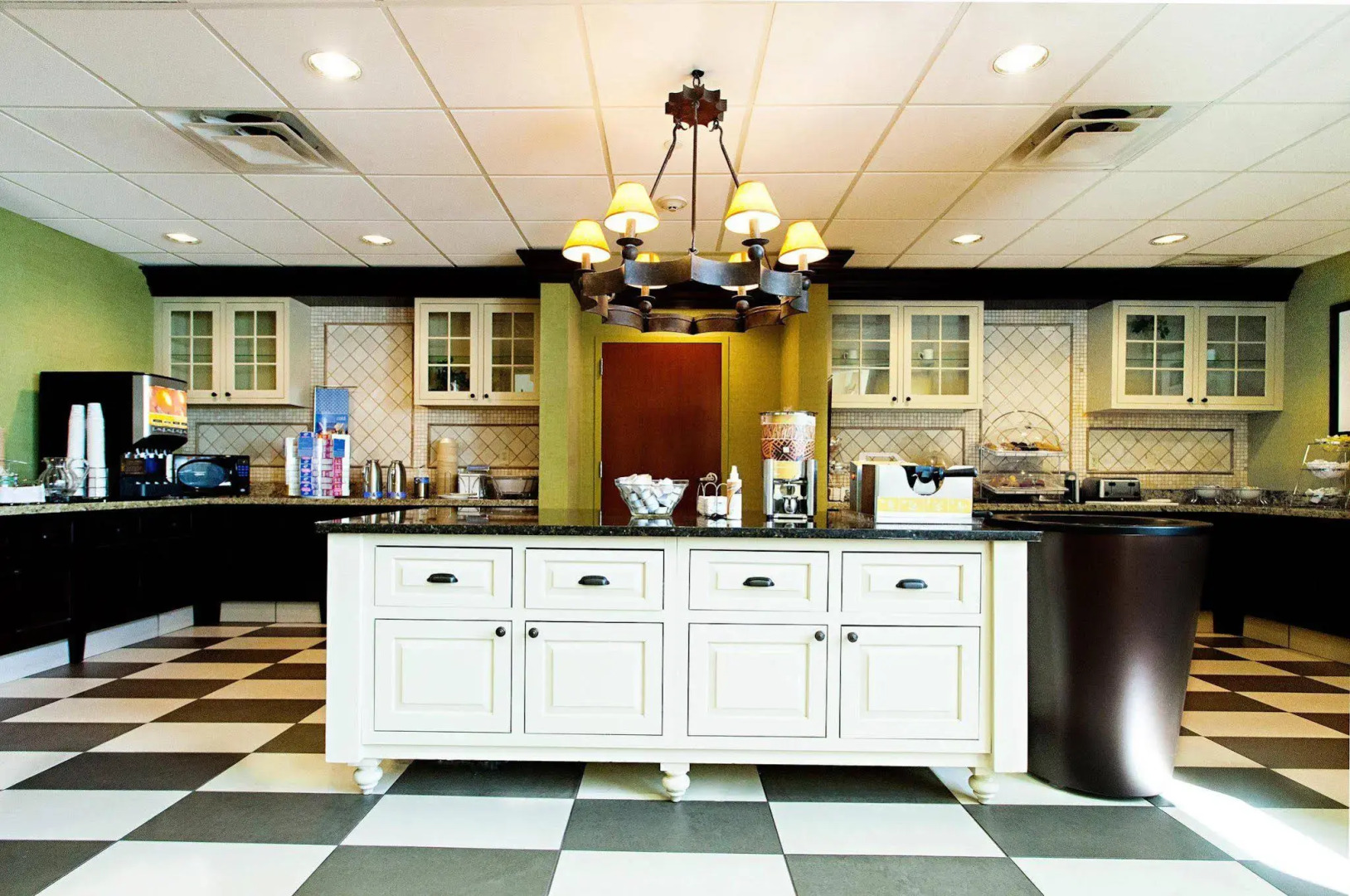 Hampton Inn & Suites Albany Airport