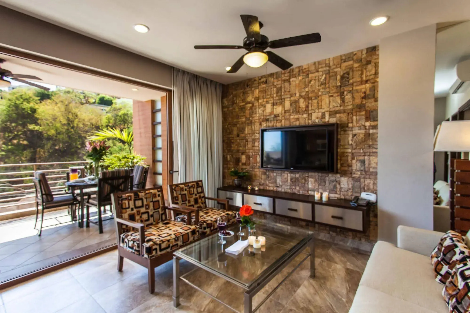 Pinnacle Resorts 220