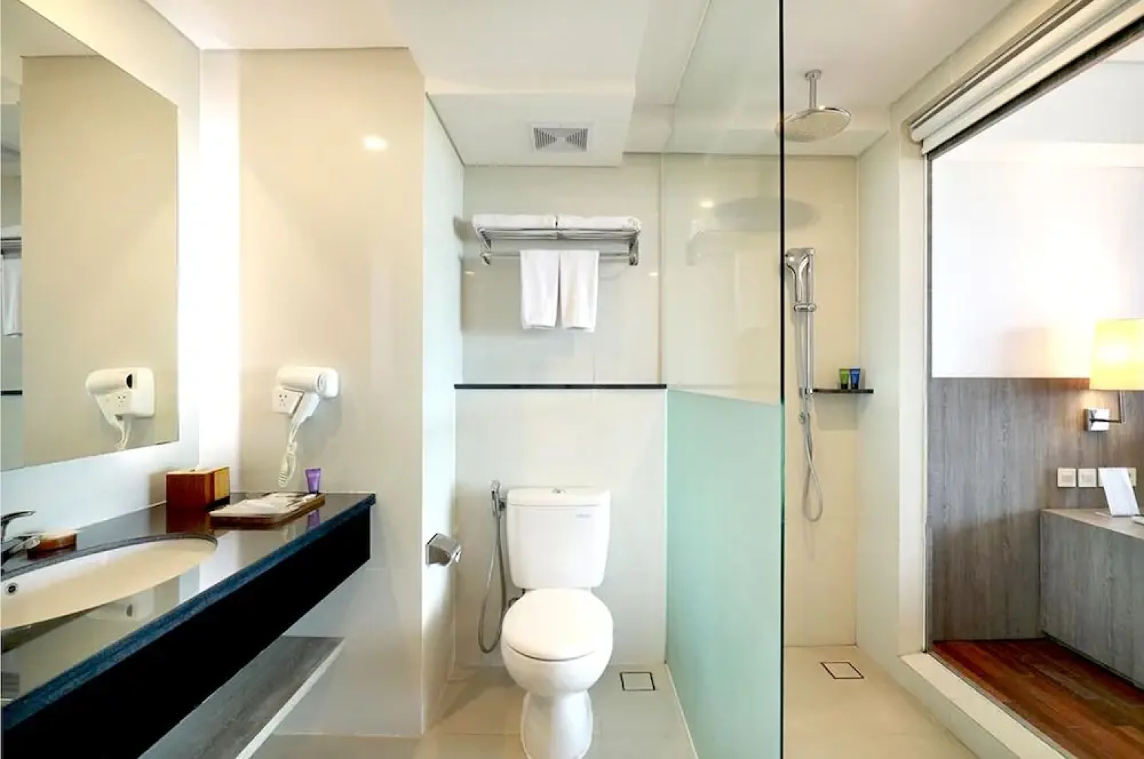 Comfort Room Batu Bolong Beach old Mans Canggu