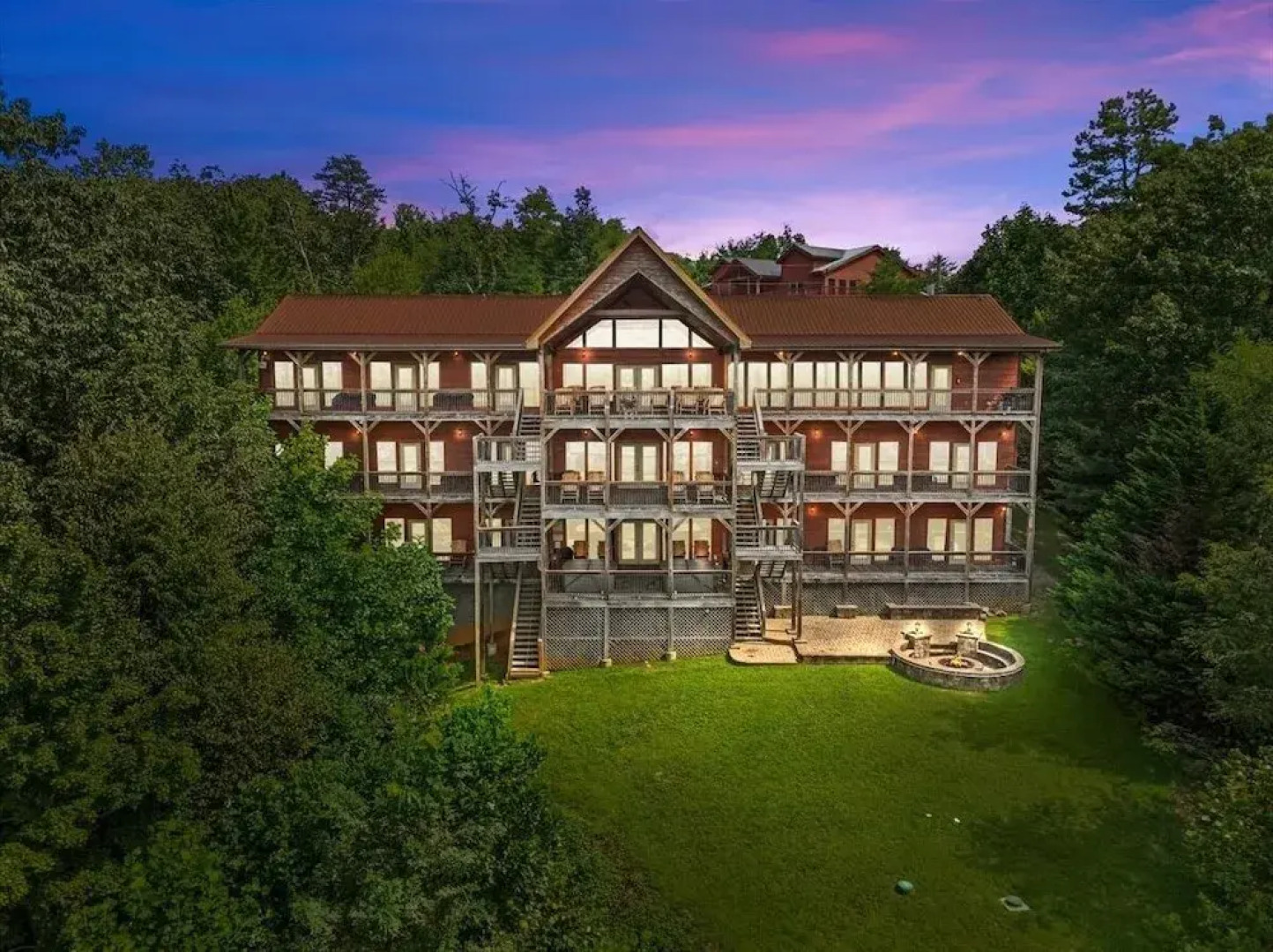 Gatlinburg Mansion 14 Bedroom Cabin by RedAwning