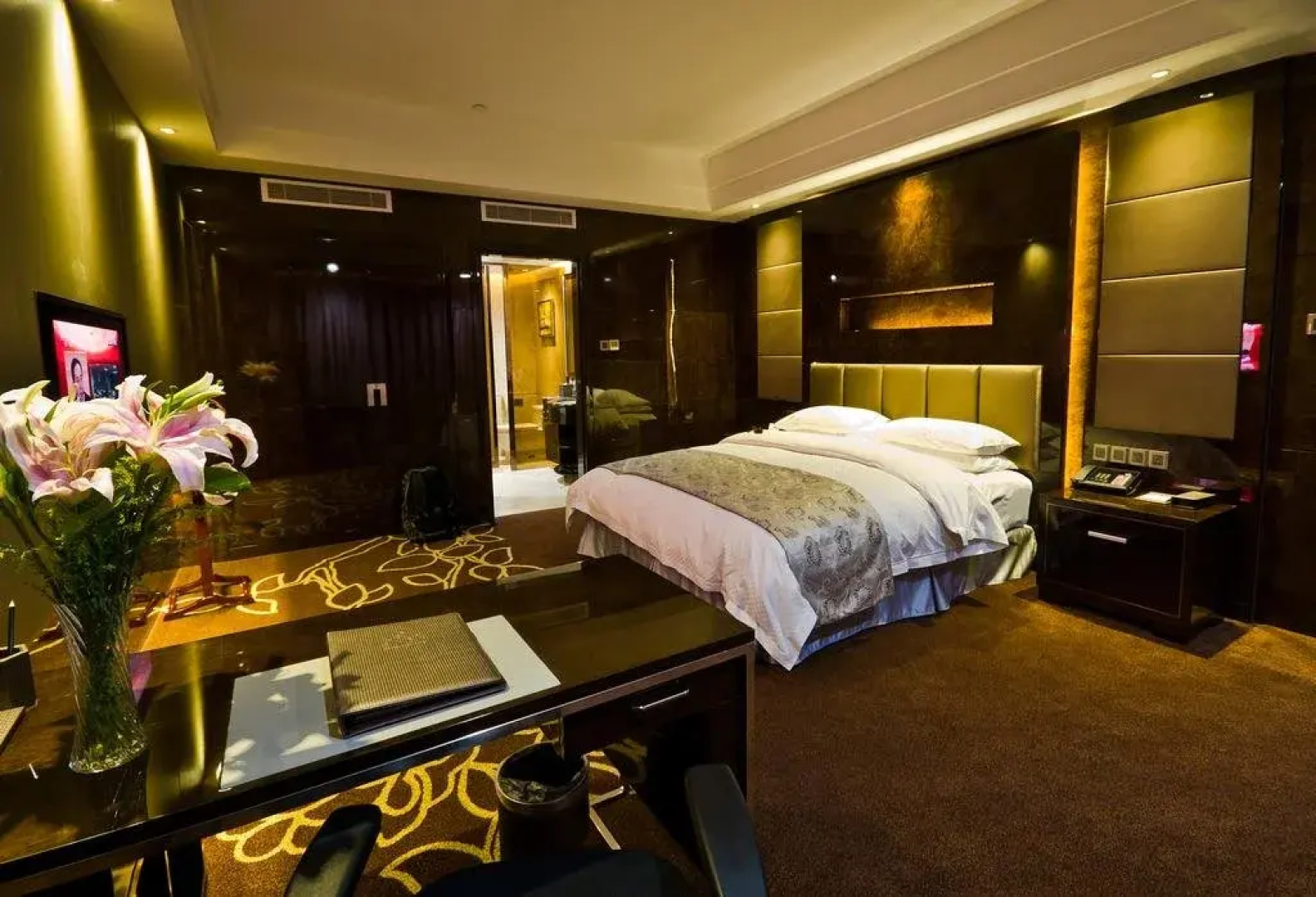 Yichang Jinshi Hotel