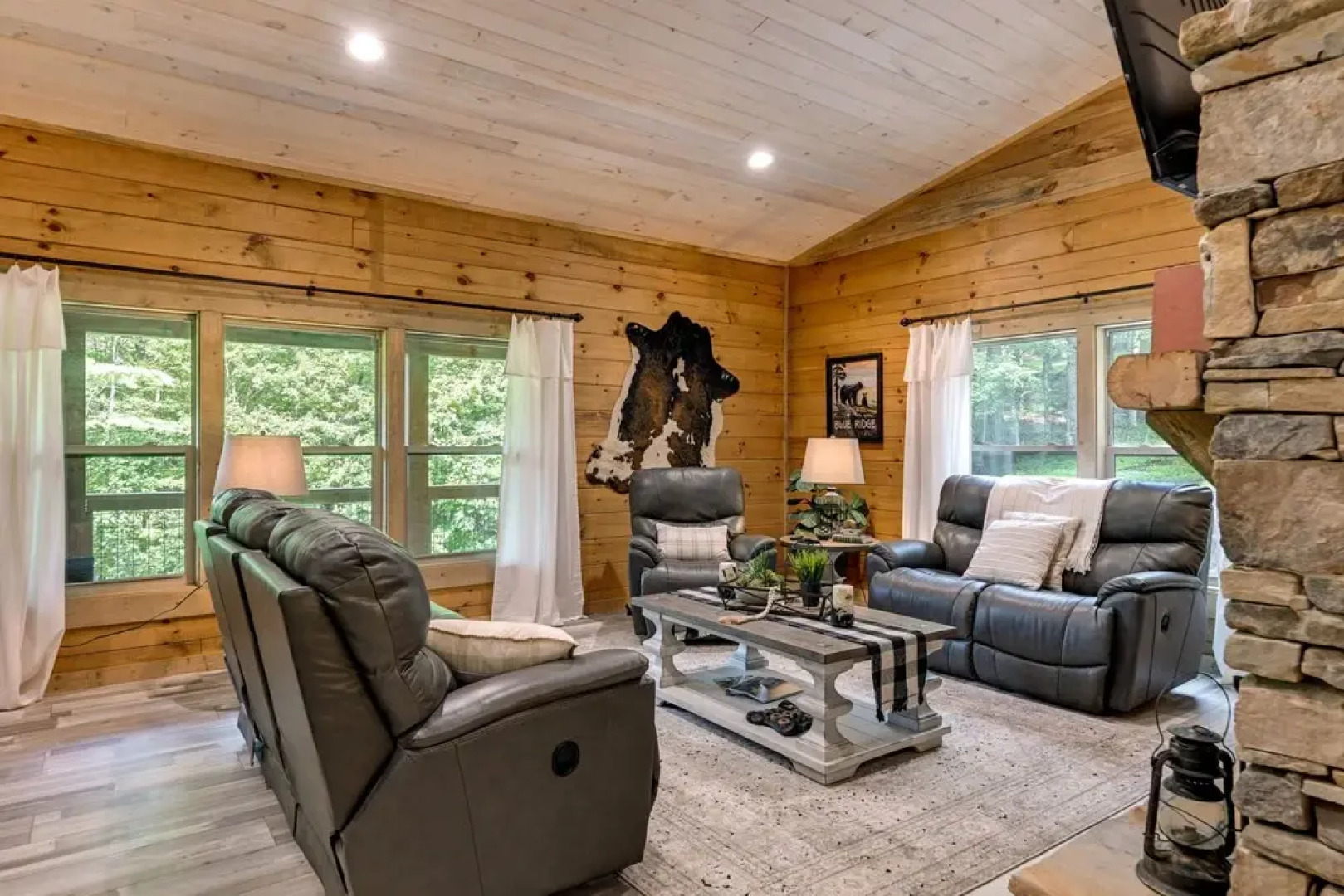 Cullowhee Cabin w/ Hot Tub, 3 Mi to Lake Glenville