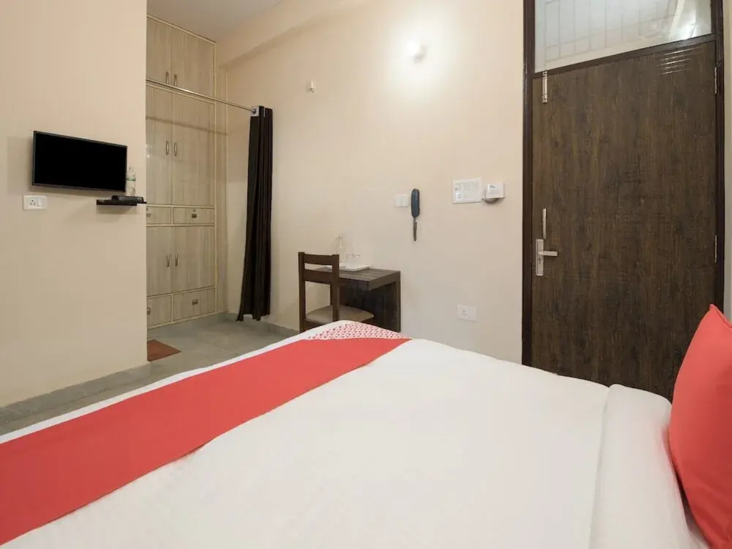 OYO Flagship Noida Golf Course