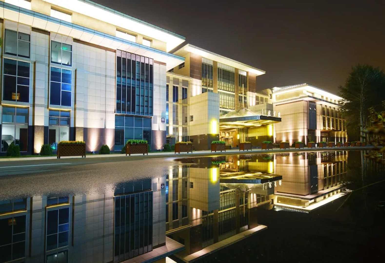 Qingshan Hotel Baotou（Yingbin Building）