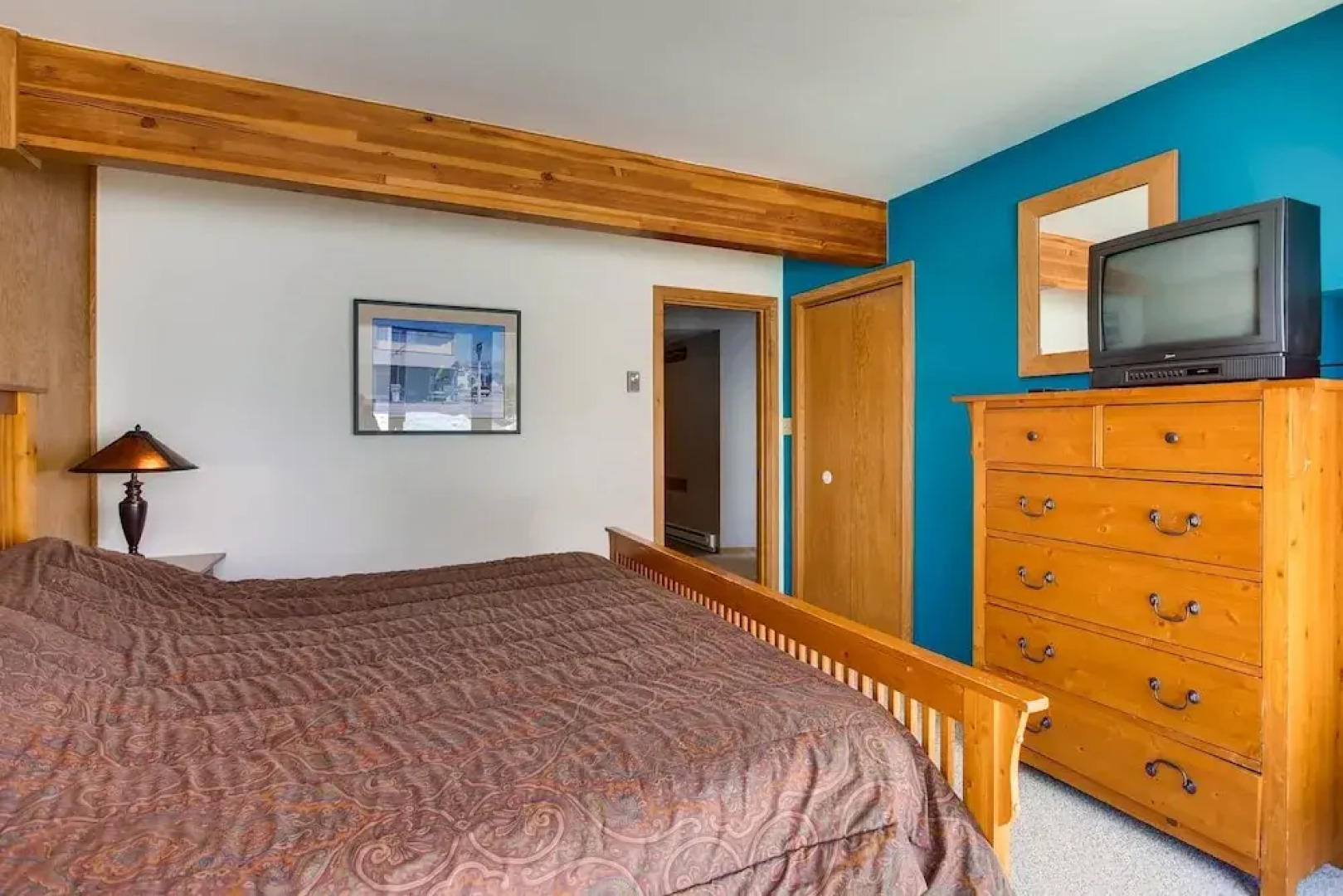 Updated 1 Br - Ski-in/ski-out Access 1 Bedroom Condo - No Cleaning Fee! by RedAwning