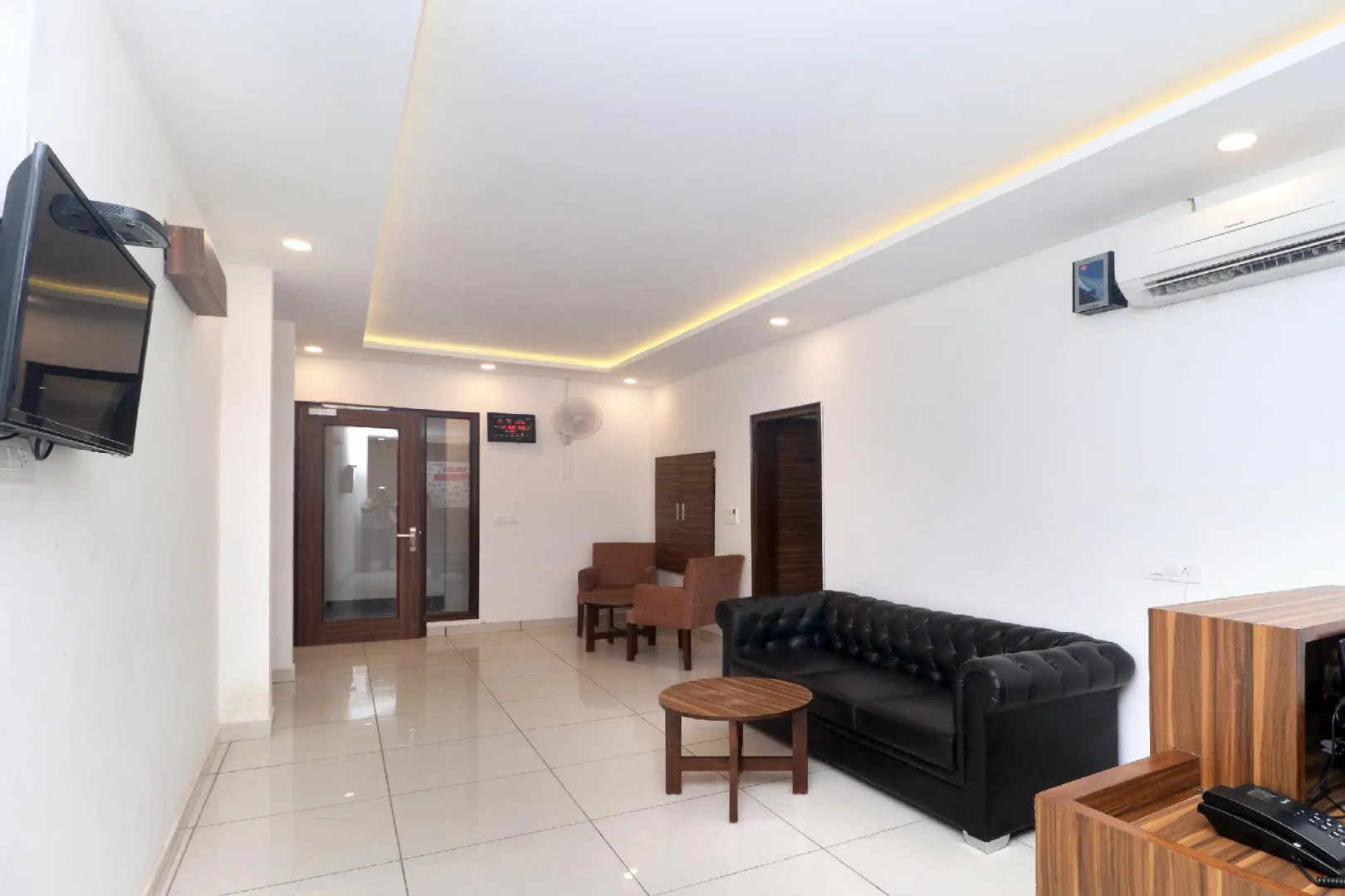 OYO 19817 Hotel Star 79